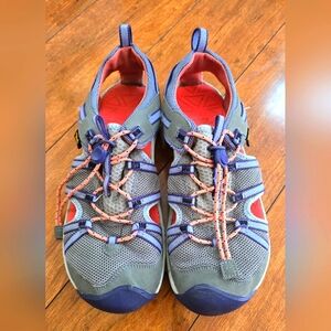 Women's Teva Manatee Closed Toe Sandals Size 8 Summer Water Adjustable Outdoors